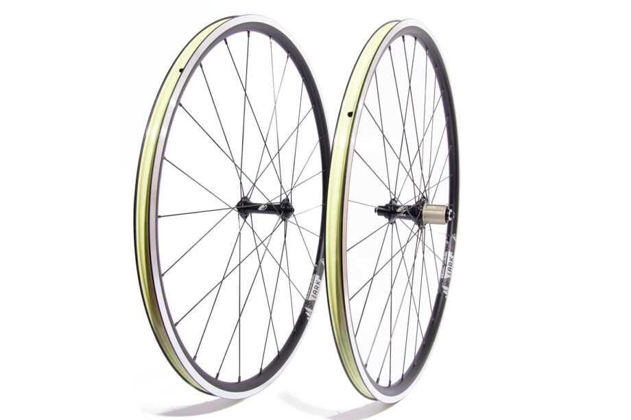 Lark strong rear wheelset