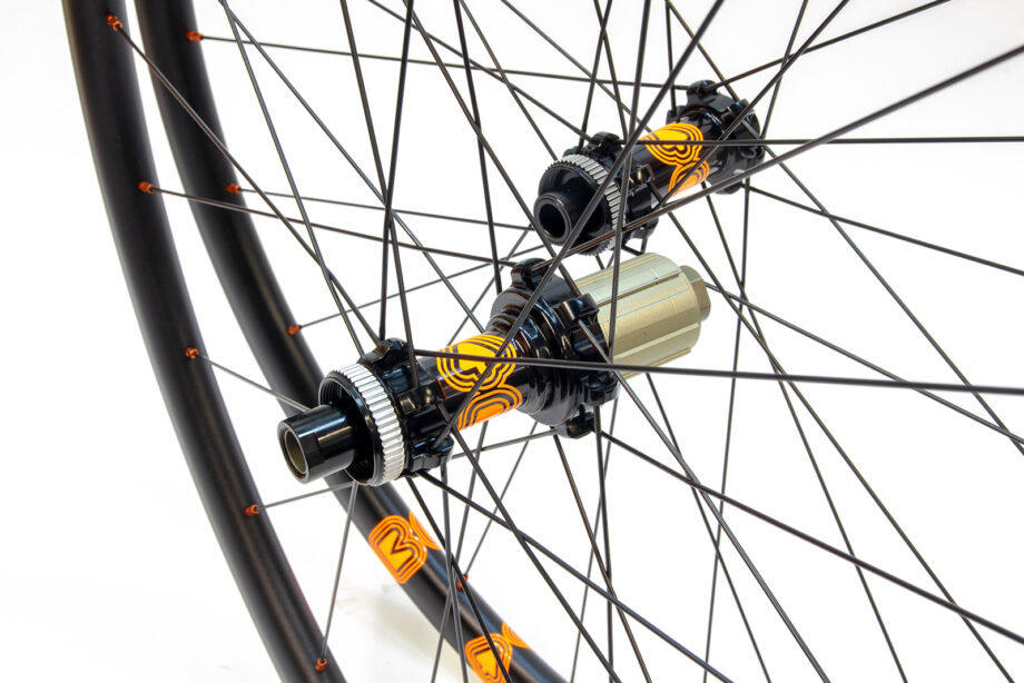 Map wheels with Centre-Lock straight pull hubs
