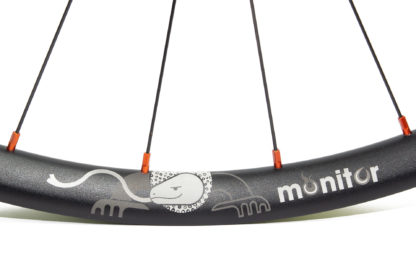 Monitor alu centre-lock straight-pull wheels