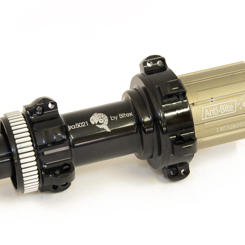JRA centre-lock straight-pull hub 24 hole in black