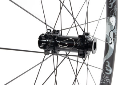 Monitor Carbon wheels – Boost 6-Bolt straight-pull wheels
