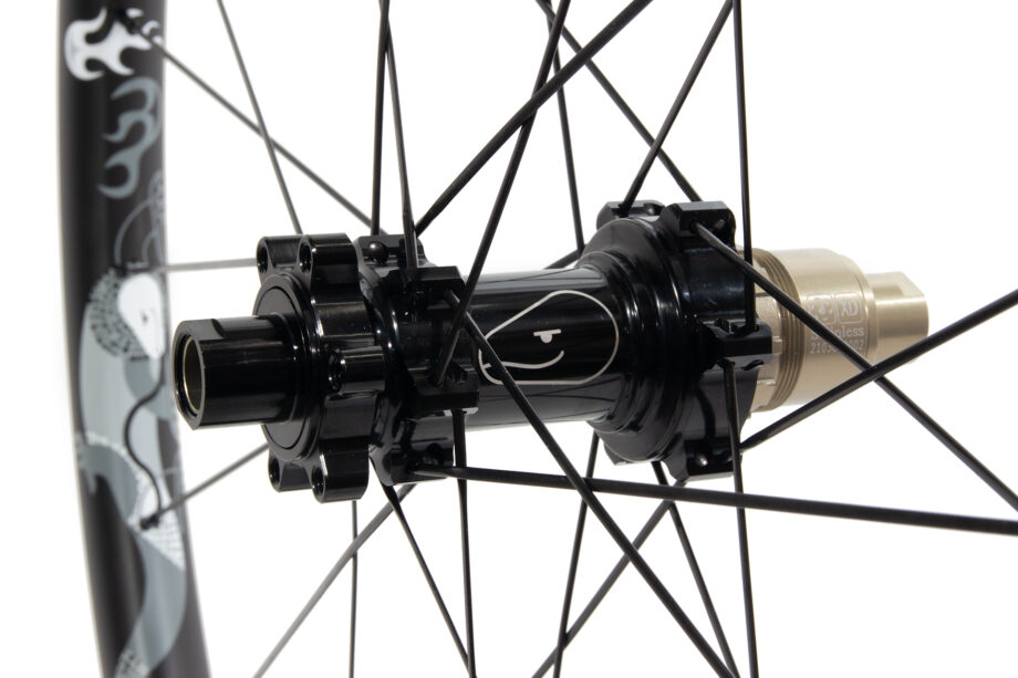 Monitor carbon rear wheel with 6-bolt boost straight-pull hub