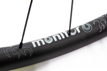 Monitor carbon rim in monochrome design