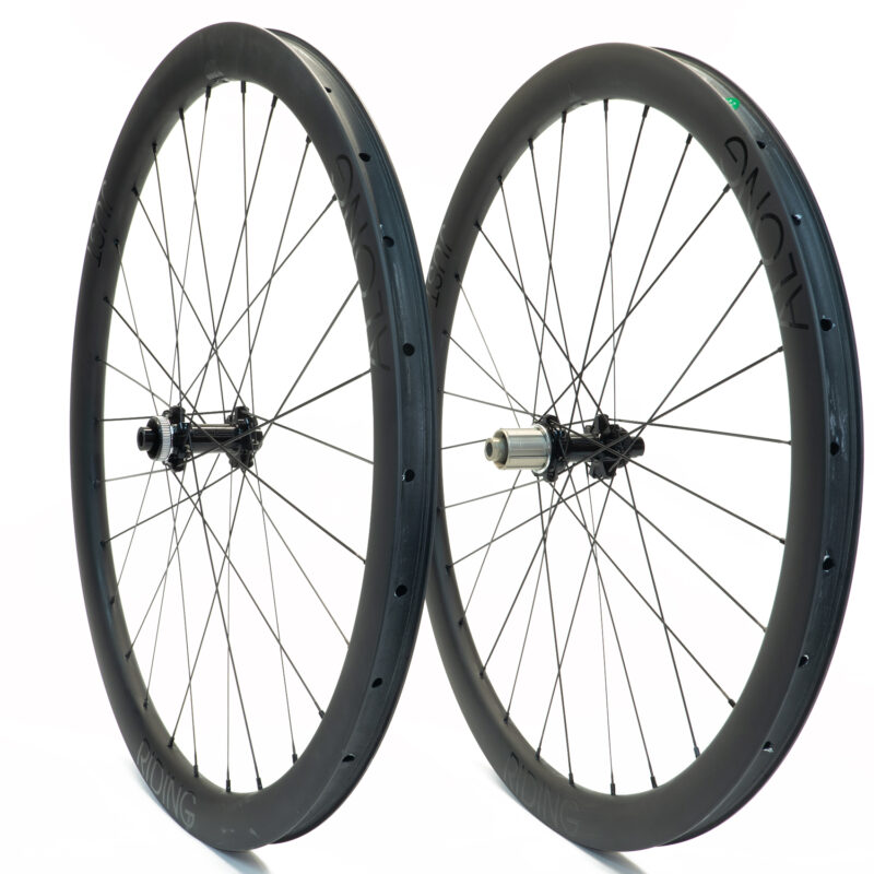 24 or 28-spoke Mahi Mahi wheels
