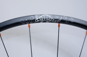 Gecko alu rim with etched Gecko design and orange aluminium nipples