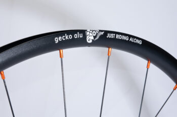 Gecko alu rim with etched Gecko design and orange aluminium nipples