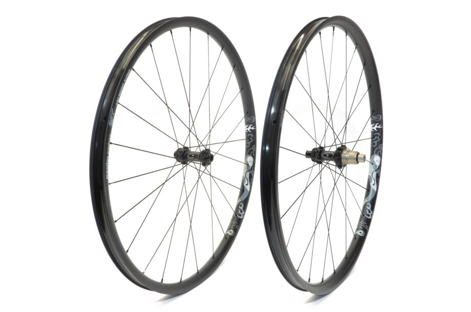 Monitor mk2 carbon wheels